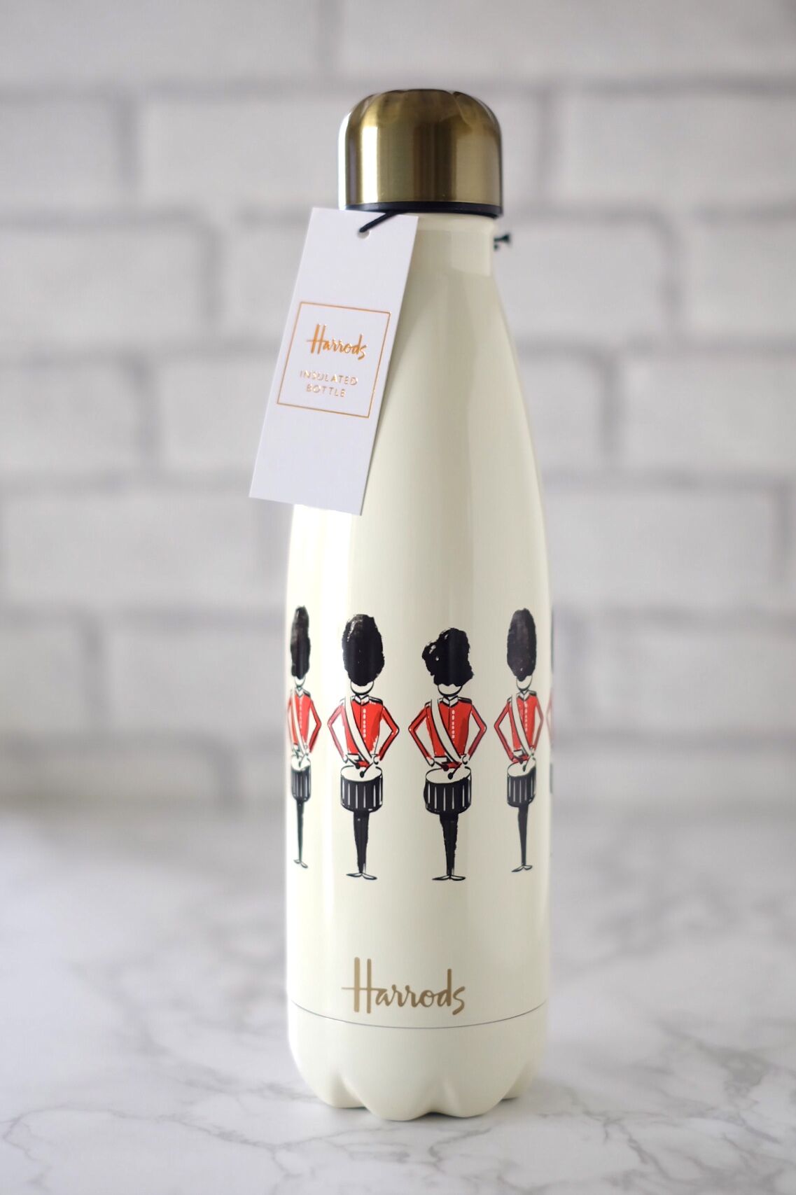 ハロッズのウォーターボトル（Guardsman Water Bottle） | UK Walk