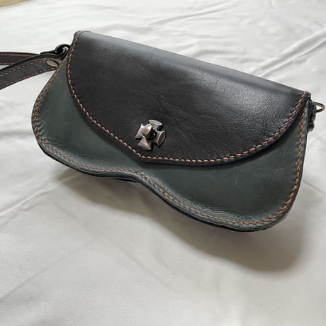 斜めがけ本革ポシェット（黒×紺）ショルダーバッグ レザーバッグ お着物鞄 手縫い 革鞄 日本製