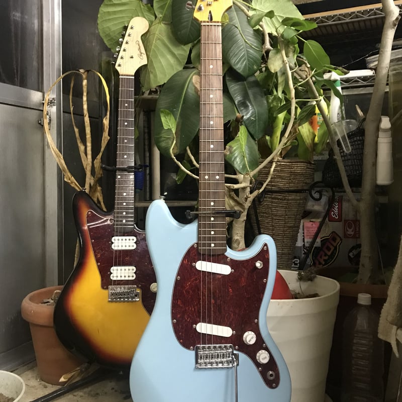 Squire by Fender Mustang | RUSTY STRINGS GUITAR Squire by Fender Mustang | RUSTY STRINGS GUITAR
