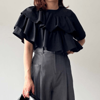 ブロードショルダーフリルトップス（Black）