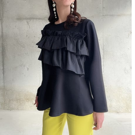 フロントダブルフリルプルオーバー（Black）