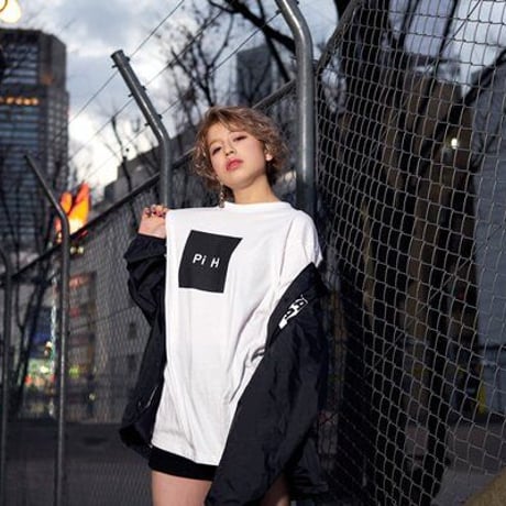 SQUARE LOGO T-shirts