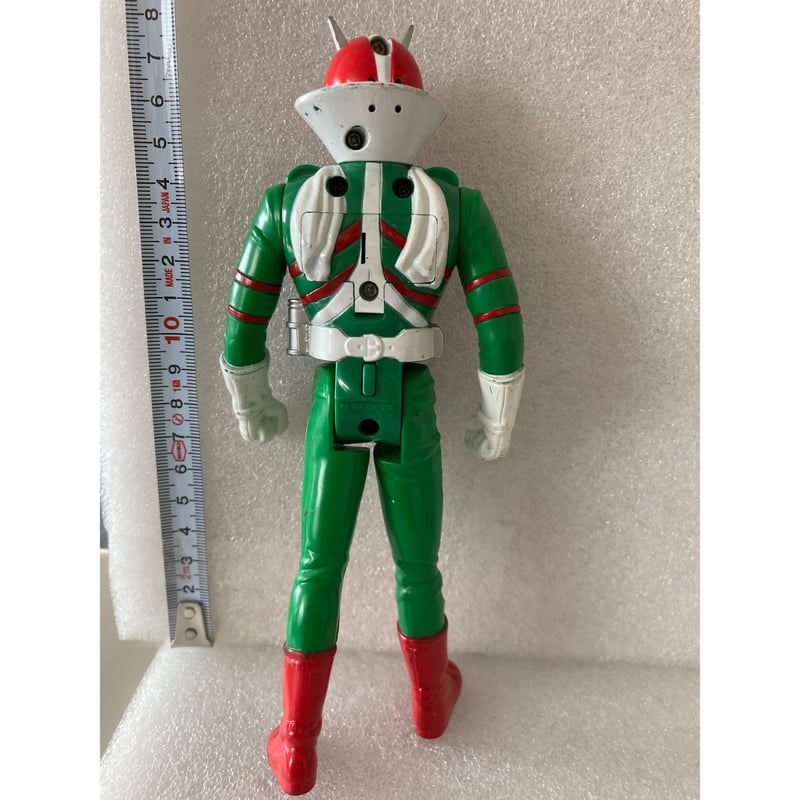 仮面ライダーV3　ヘルメット　赤と緑　フィギュア Amazon.co.jp: TAMASHII NATIONS S.H.フィギュアーツ 仮面