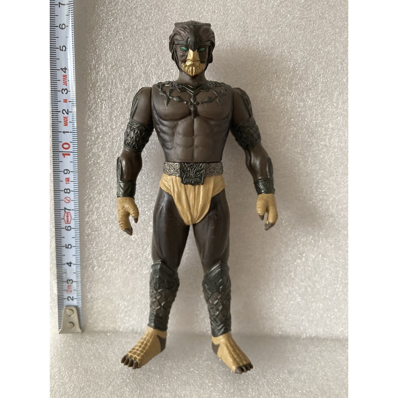 仮面ライダークウガ 特大フィギュア 実寸約37cm 仮面ライダークウガ』より、メガハウスのライト＆サウンド搭載