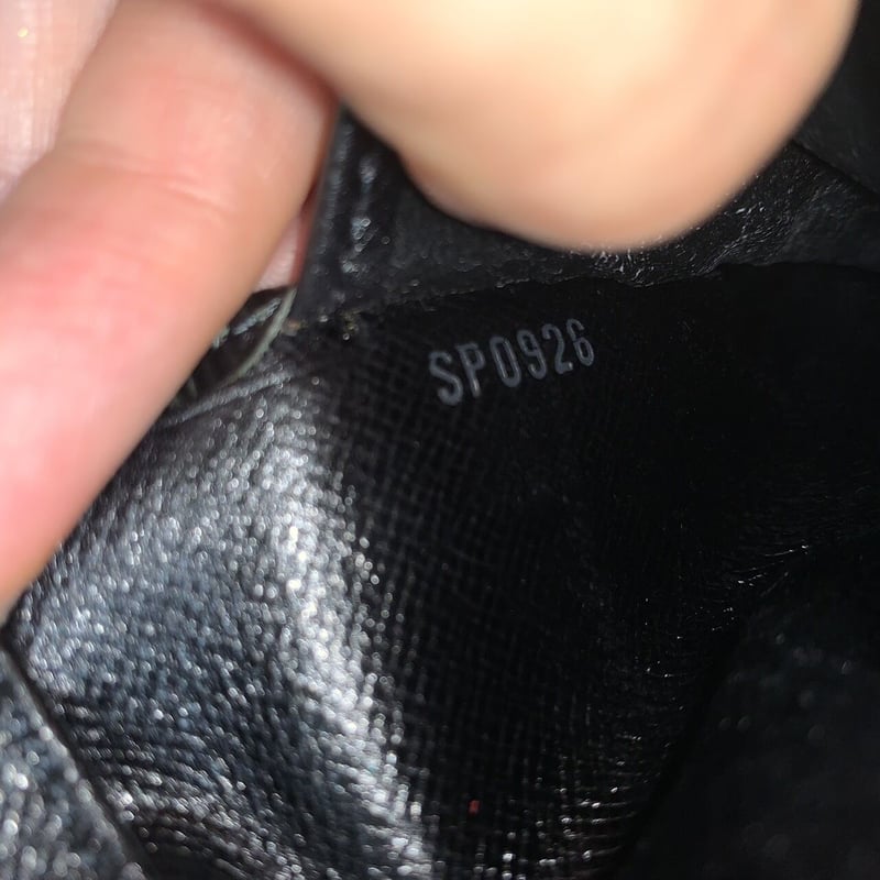 ルイヴィトン　エピ　クロ LOUIS VUITTON ルイヴィトン セギュール MM エピ ショルダー