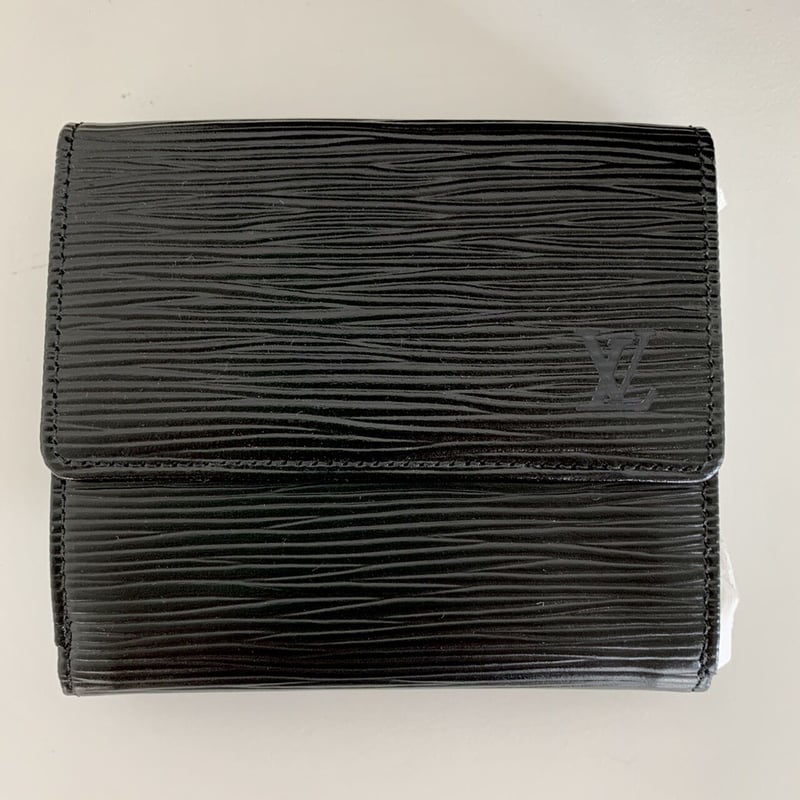 LOUISVUITTON ルイ ヴィトン エピ 黒 折り財布 | Antique BONANZA LOUISVUITTON ルイ ヴィトン エピ 黒 折り財布 | Antique BONANZA
