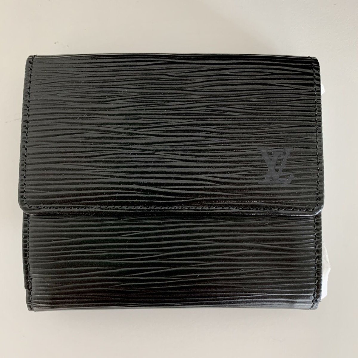 LOUISVUITTON ルイ ヴィトン エピ 黒 折り財布 | Antique BONANZA