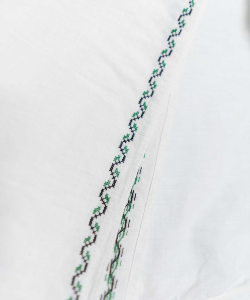 ウクライナワンピース　刺繍　ビンテージ　コットン　ブルー系 ウクライナカラーの刺繍ワンピース | Photogenic closet