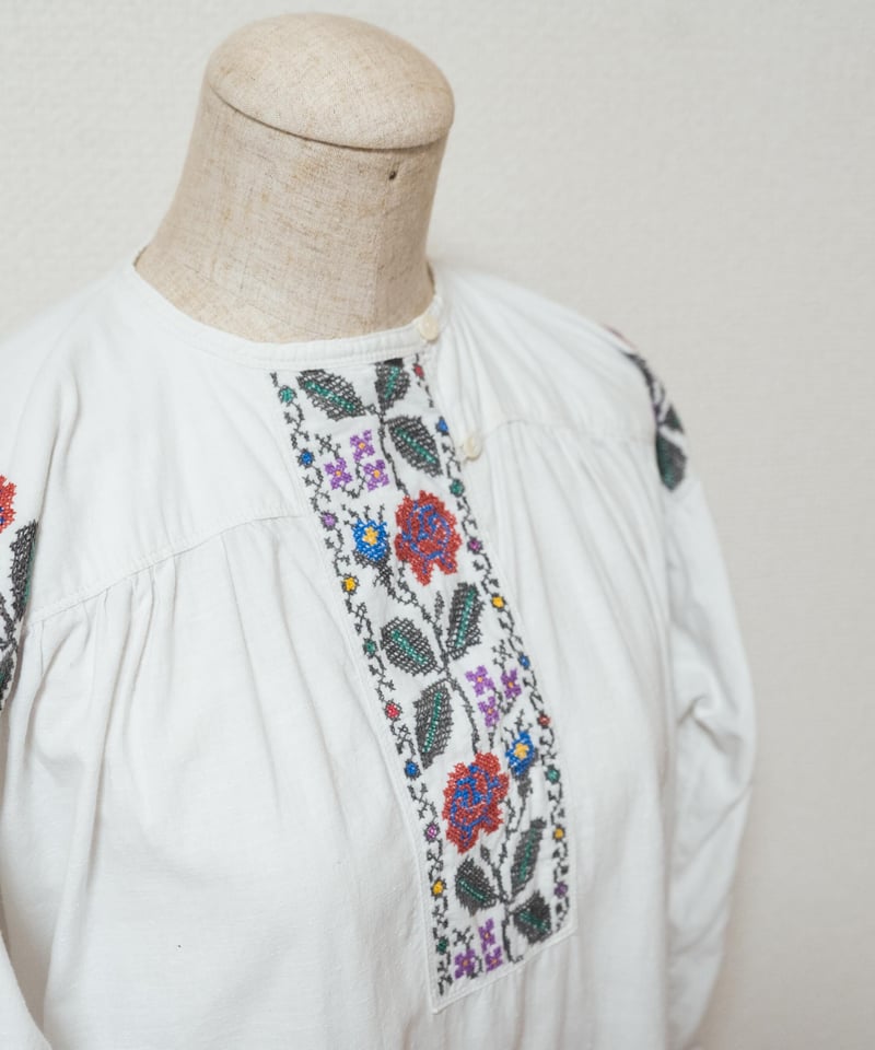 バンドカラー薔薇刺繍ワンピース | Photogenic closet