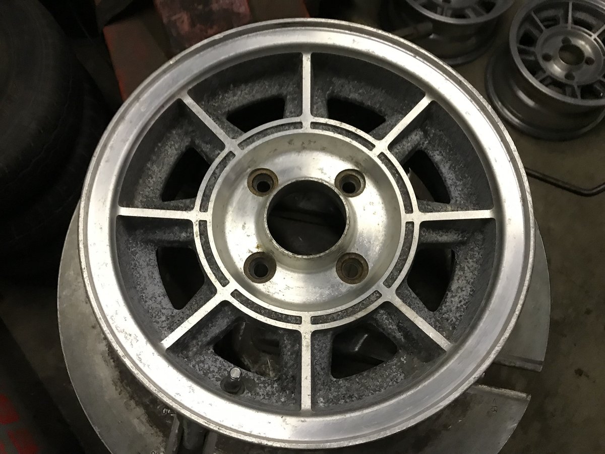 車のパーツ DUNLOP Topy 13x5.5/6J 114.3 fit=scale-down,w=1200