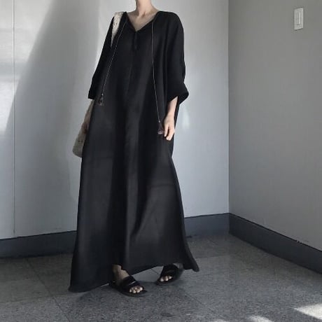 新作✨ロングブラックワンピース