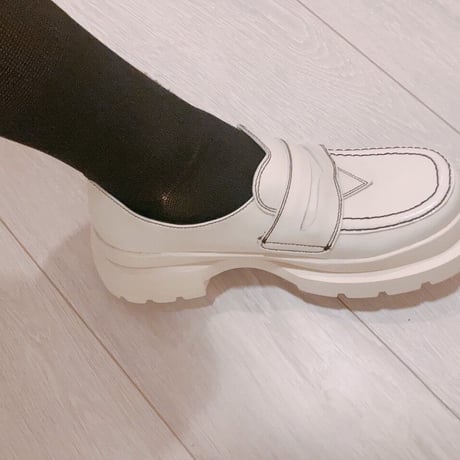 ステッチ切り替えローファー