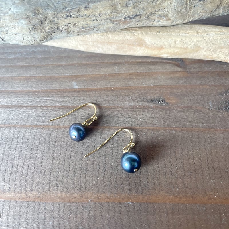 淡水ブラックパール☆一粒ピアス(ゴールドフック) | REGUNE