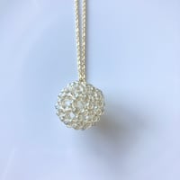 フラーレン　ネックレス3mm　シャンパンオーラクリスタル（直径約2cm）