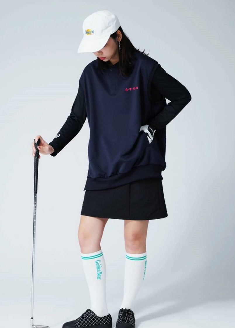 ANTIQUAGOLF×STCH】UNISEX（ユニセックス）ゴルフウェア ANTIQUAGOLF×STCH】UNISEX（ユニセックス）V-neck back log