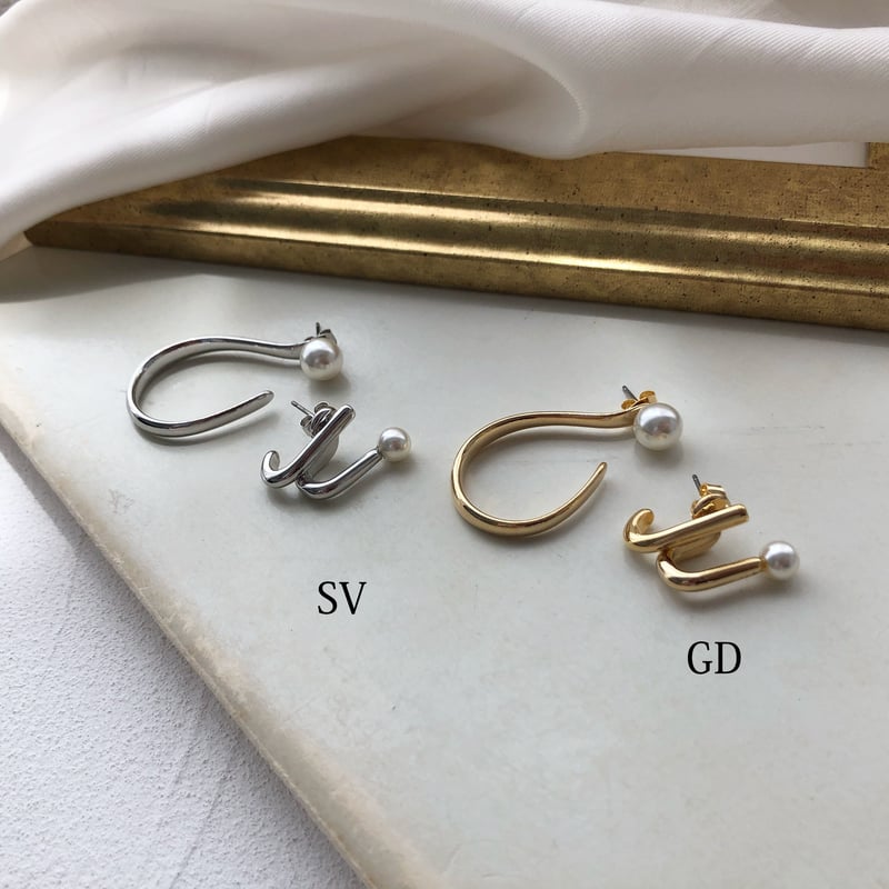 Rabanne パールアシンメトリーピアス　新品未使用品 AZUL BY MOUSSY | アシンメトリーパールピアス (ブレスレット