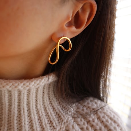 ユキ様。現品限りヴァイオレットサファイアのポストピアス サージカル