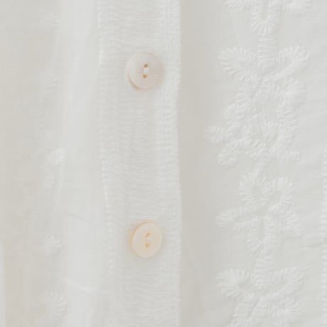 ステッチ刺繍エアリーブラウス

[41413799]natural mist