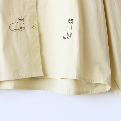 クロップド丈ネコ刺繍デザインシャツ[22033253]vivid