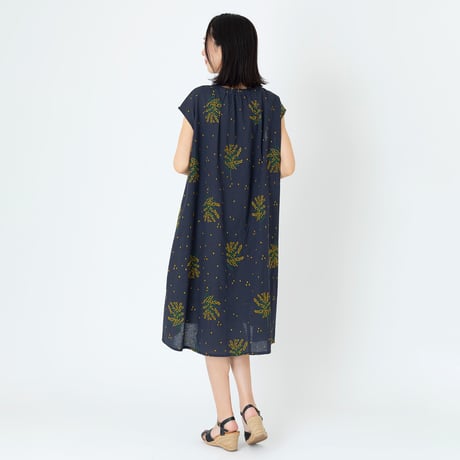フラワー刺繍コットンリネンワンピース

[61716365]natural mist