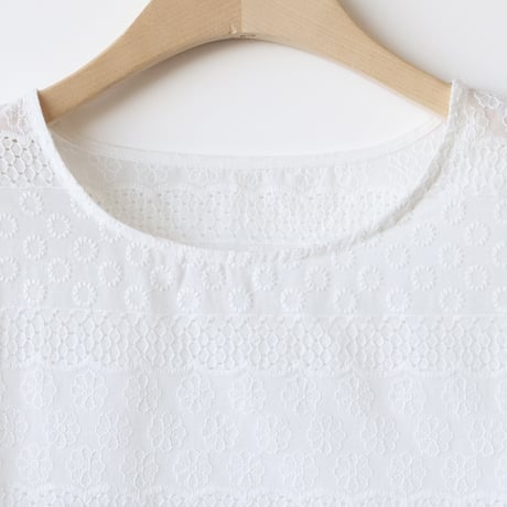 スカラップ刺繍コットンブラウス[41413665_05]natural mist