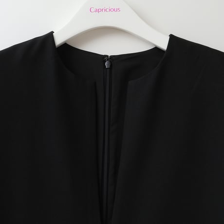 スリットネックスリーブレスワンピース[62726126]capricious