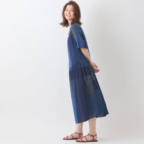 ブロッキングチェックギャザーフレアワンピース

[41416294]natural mist