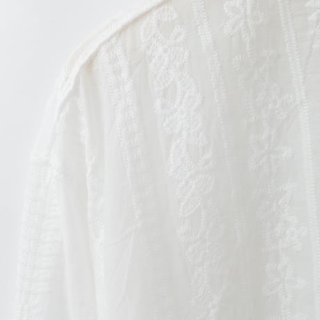 ステッチ刺繍エアリーブラウス

[41413799]natural mist