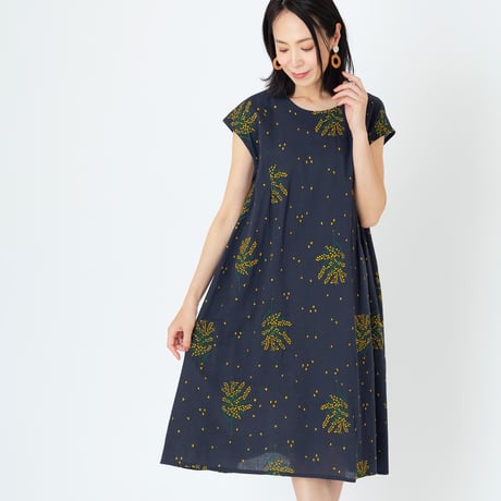 フラワー刺繍コットンリネンワンピース

[61716365]natural mist