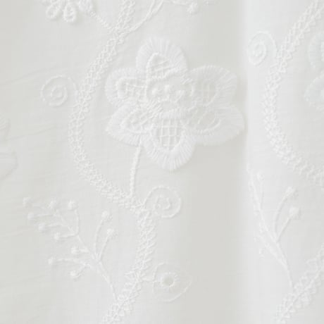 エンブロイダリーコットンシアーTシャツ

[22011545]natural mist
