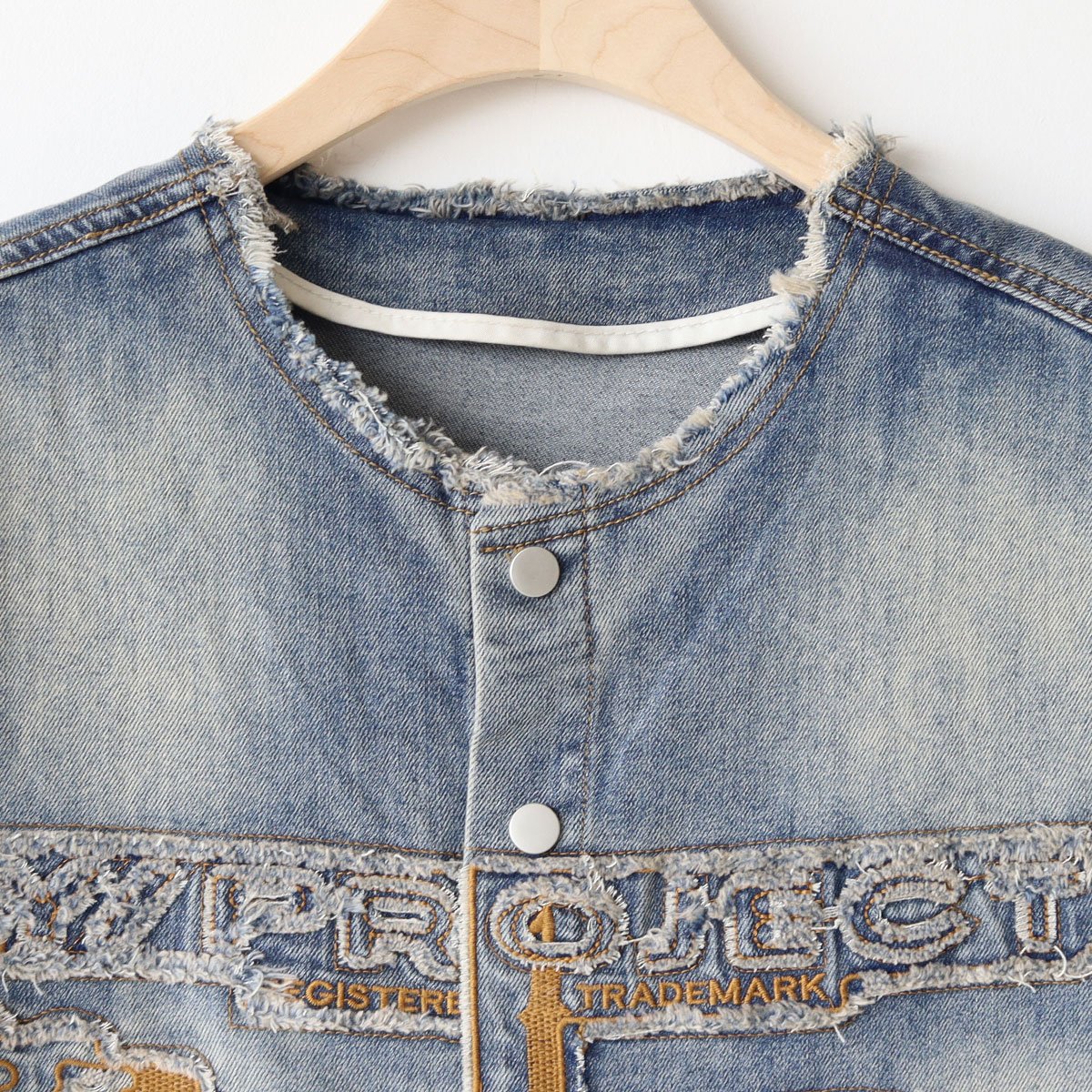 カットオフオーバーサイズラウンドヘム刺繍デザインデニムベスト