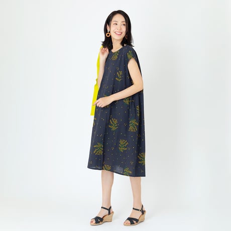 フラワー刺繍コットンリネンワンピース

[61716365]natural mist