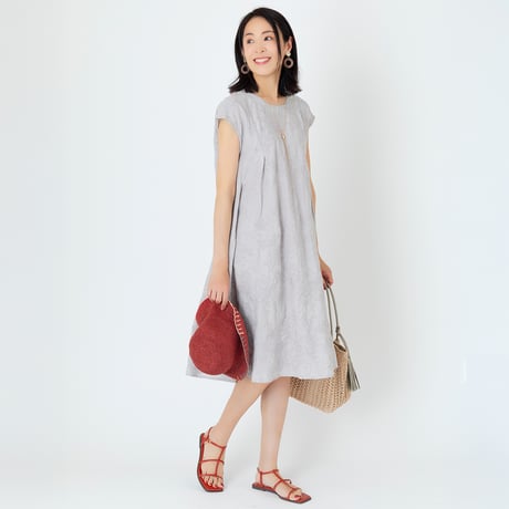 エンブロイダリーフレンチワンピース

[61716373]natural mist