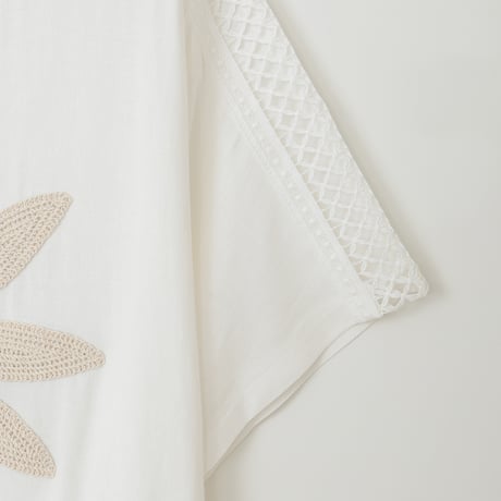 【UVケア】フラワーエンブロイダリーTシャツ

[41411377]natural mist