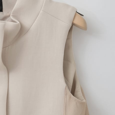 メッシュレイヤードジップアップベスト

[30114413]natural mist