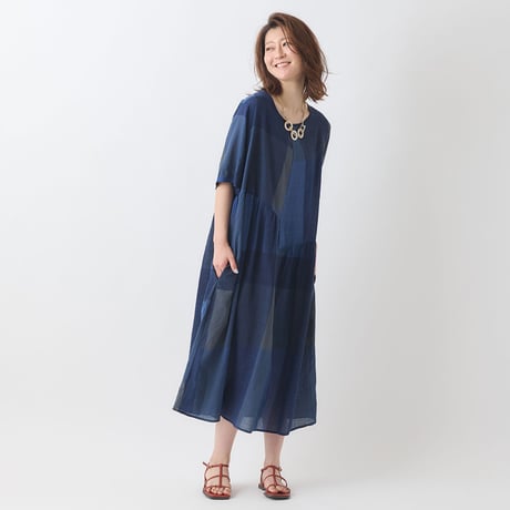 ブロッキングチェックギャザーフレアワンピース

[41416294]natural mist