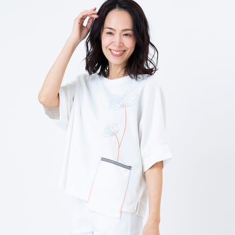 刺繍フラワードルマンTシャツ

[22011467]natural mist