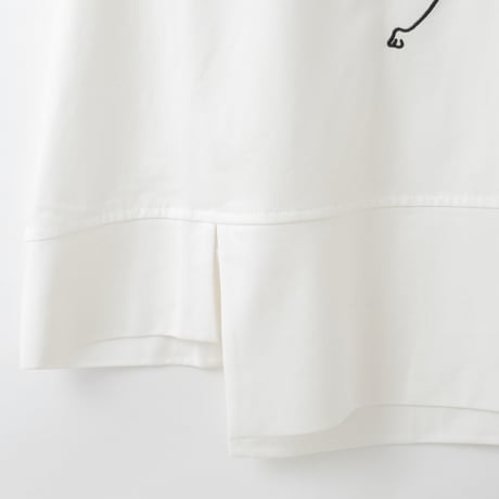 キャット刺繍Tシャツ

[22031310]vivid