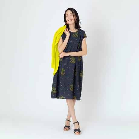 フラワー刺繍コットンリネンワンピース

[61716365]natural mist