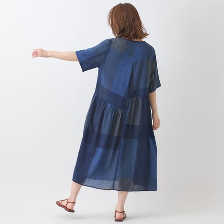ブロッキングチェックギャザーフレアワンピース

[41416294]natural mist