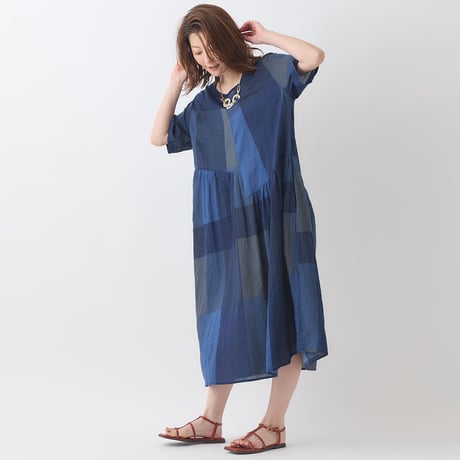 ブロッキングチェックギャザーフレアワンピース

[41416294]natural mist