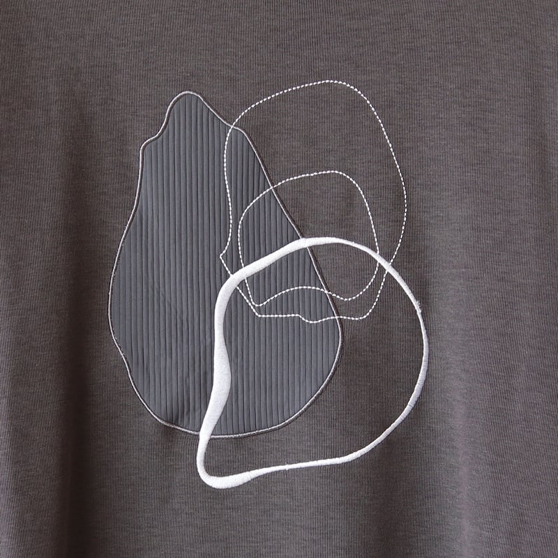 流体シェイプ刺繍プルオーバー[22031323]vivid | natural mist Class