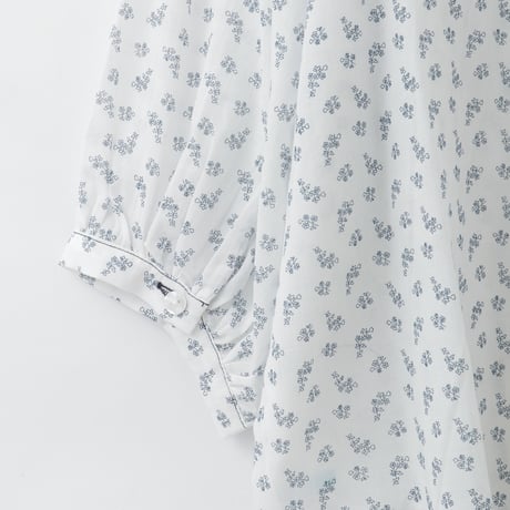 小花プリントラグランシルエットブラウス

[41413758]natural mist