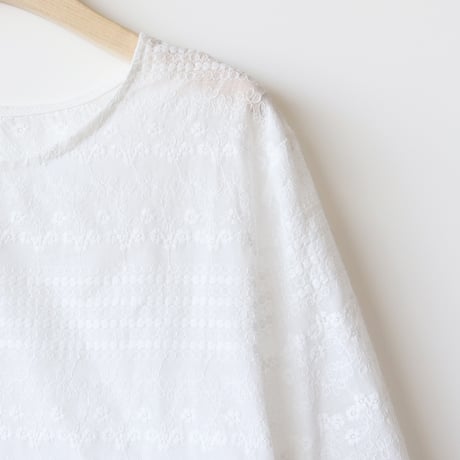 小花刺繍コットンブラウス[41413665_02]natural mist
