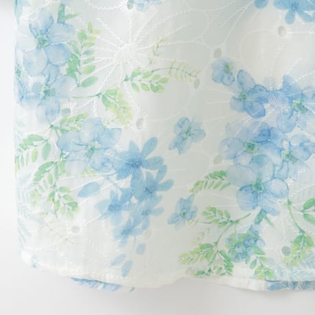 フラワープリントアイレット刺繍ブラウス

[30113697]natural mist