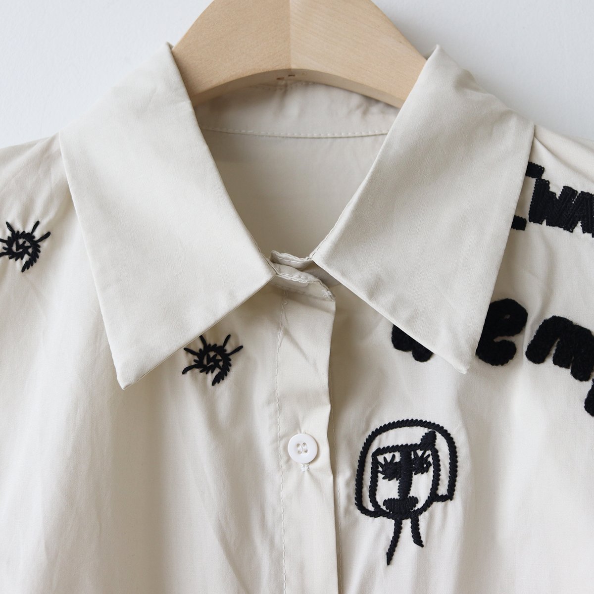 刺繍デザインシャツ[22033183]vivid | natural mist Class