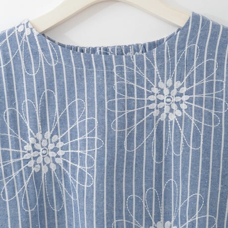 フラワー刺繍ストライプコットンブラウス

[30113370]natural mist