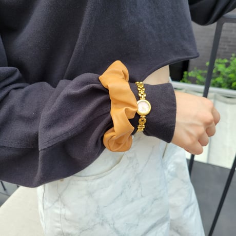 フェイクレザーシュシュ