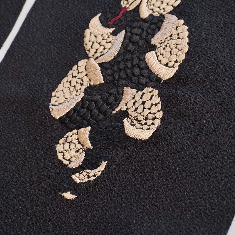 黒蛇/半衿 | FUMINA OZAKI