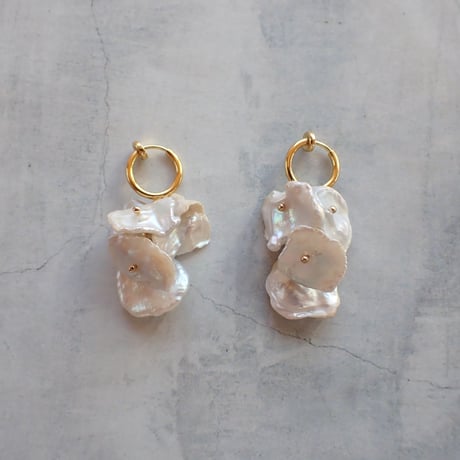 Flat pearl earring - E202